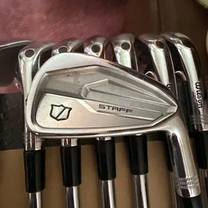 Men's 2024 Wilson Staff Right Handed Clubs (Full Set) Regular Flex 8 Pieces (Used)