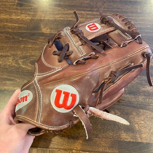 Wilson RH Infield A2000 Baseball Glove 11.75" (Used)