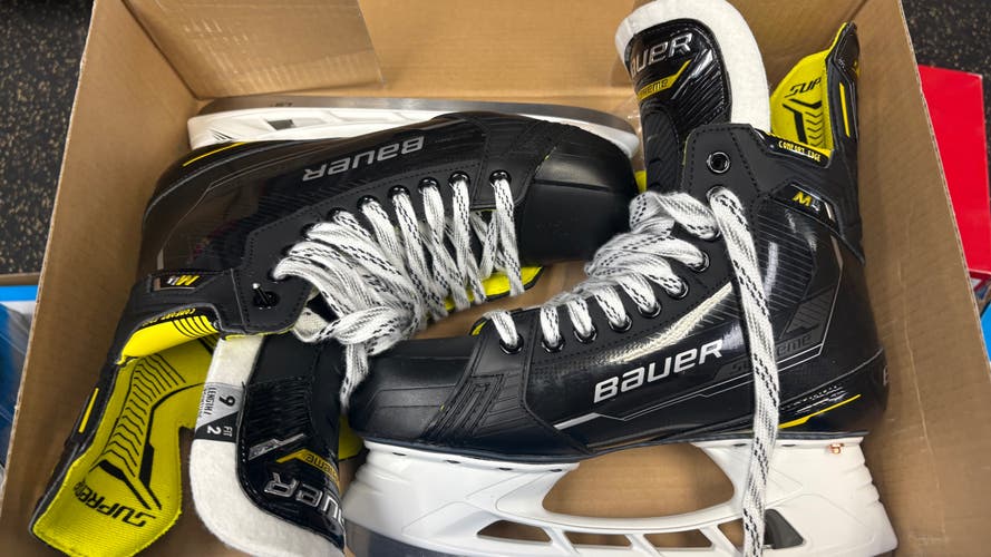 Senior Bauer Supreme M4 Hockey Skates 9 (New)