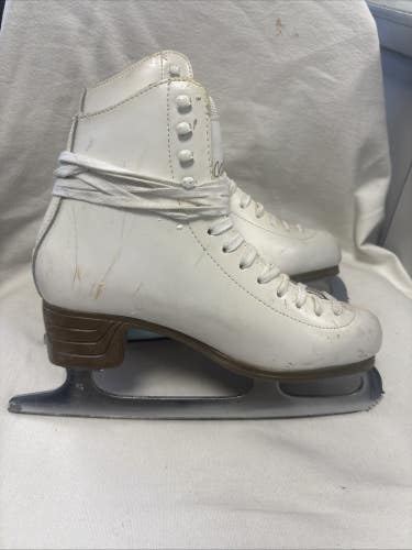 Womens Adult Size 7 Jackson Mystique Figure Ice Skates. White