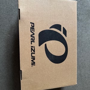 Black Women's Adult Size M 7.0 (W 8.0) Pearl Izumi Cycling Shoes (New)