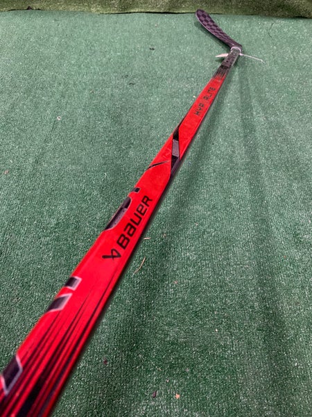Intermediate Bauer Hyperlite 2 Hockey Stick Left Hand P28M (Used)