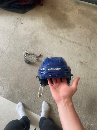 Medium Bauer Re-Akt 95 Helmet  (Used)