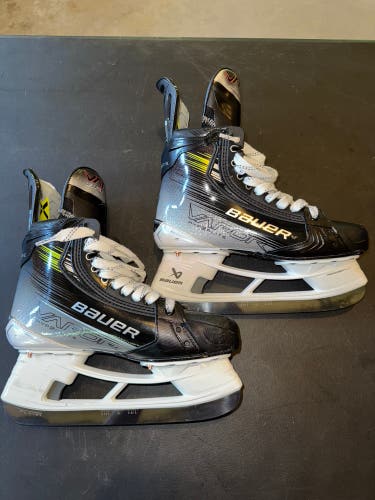 Bauer Vapor Hyperlite 2 Hockey Skates 7.5 (Used)