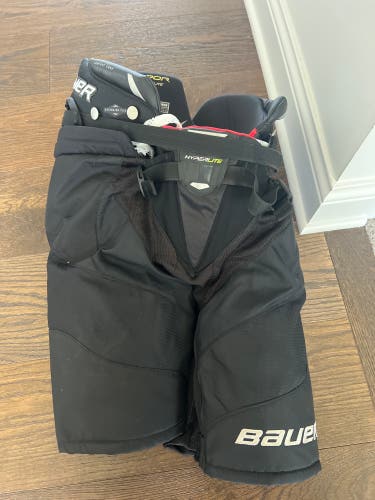 Medium Intermediate Bauer Vapor Hyperlite Hockey Pants (Used)