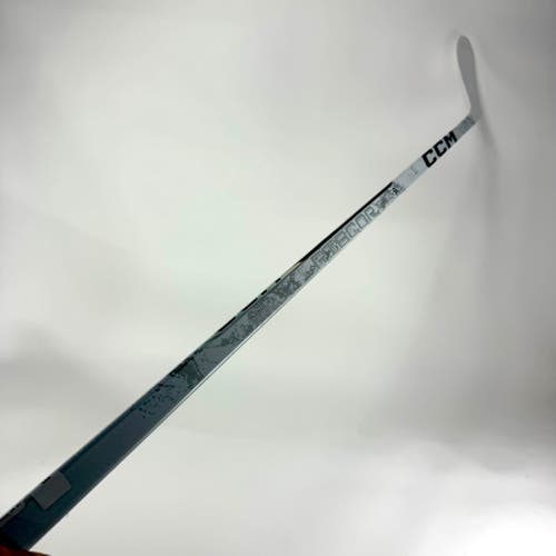 New Left White CCM Ribcor Trigger 9 Pro | 85 Flex P28 Curve Grip | E786