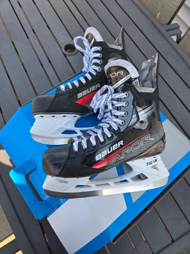 2025 Bauer Vapor X3 Hockey Skates Regular Width 10 (Used)