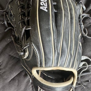 Wilson LH Outfield A2000 Baseball Glove 12.5" (Used)