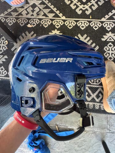 Small Bauer Re-Akt 150 Helmet (Used)