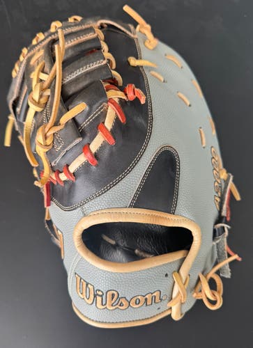 Wilson LH First Base A2000 Baseball Glove 12.5" (Used)