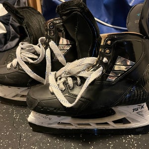 True Hockey Skates Regular Width Pro Stock 9 (Used)