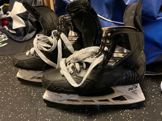 True Hockey Skates Regular Width Pro Stock 9 (Used)
