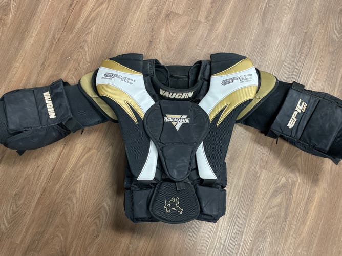 Vaughn Epic 8000 Goalie Chest Protector Small (Used)