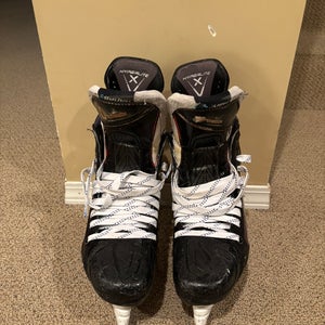 Bauer Vapor Hyperlite Hockey Skates 7.5 (Used)