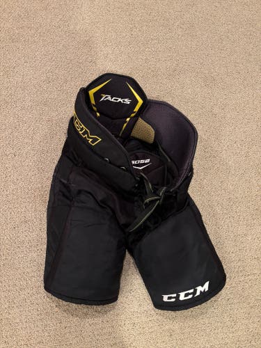 Large Senior CCM Hockey Pants (Used)