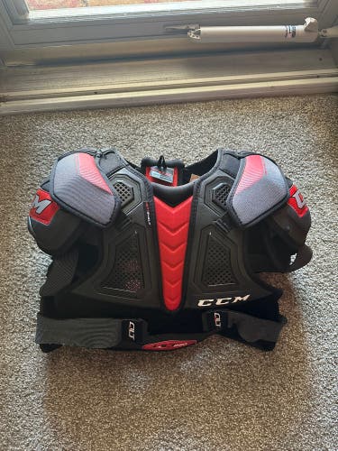 CCM QLT 290 Shoulder Pads