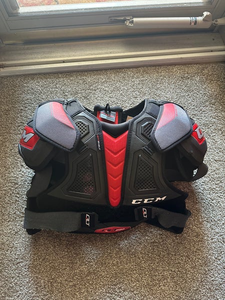 CCM QLT 290 Shoulder Pads