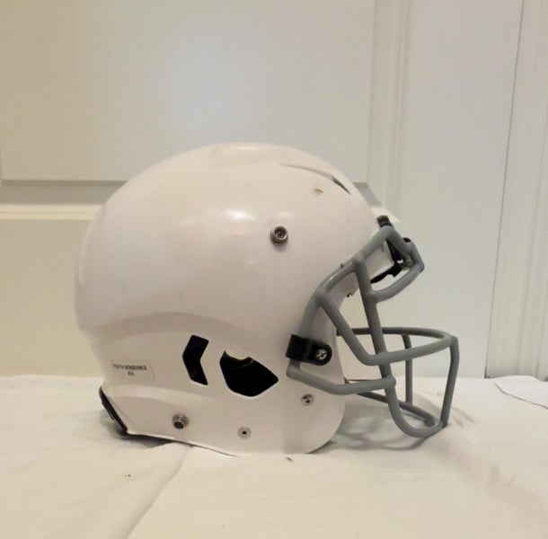 Medium Youth Schutt Vengeance A11 Helmet (Used)