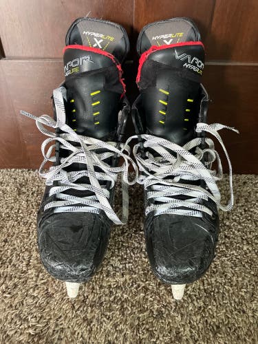 Bauer Vapor Hyperlite Hockey Skates Size 6.5 (Used)