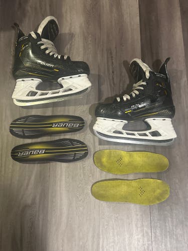 Bauer Supreme M5 Pro Hockey Skates Size 4 (Used)