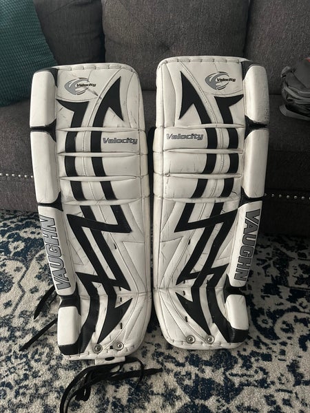 32"  Vaughn Velocity 7400 Goalie Leg Pads (Used)