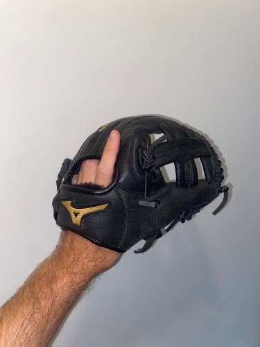 Used 9” Mizuno GXT2A Classic Pro Training Glove