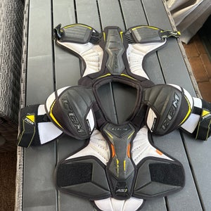 Junior Large CCM Super Tacks AS1 Shoulder Pads  (Used)