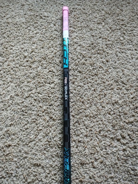 Junior Bauer Twitch Right Handed Hockey Stick P28 (Used)