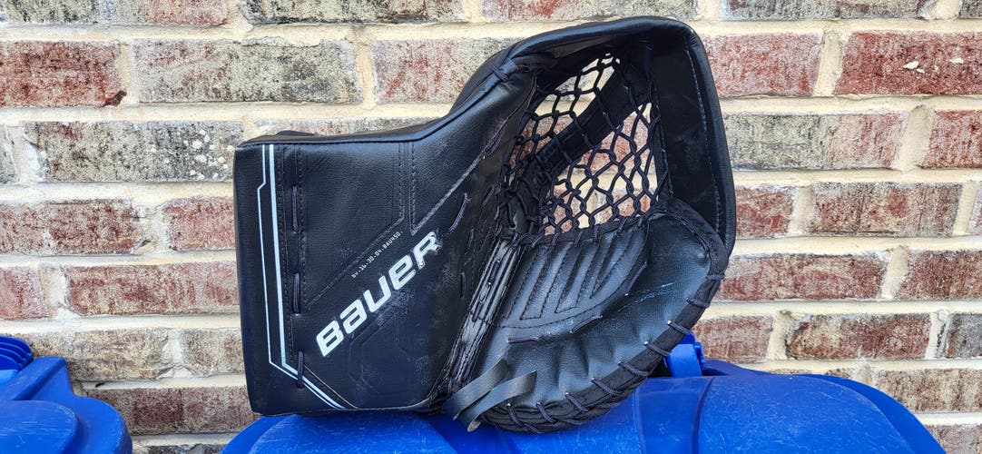 Bauer Senior M5 Pro Goalie Glove (Used)