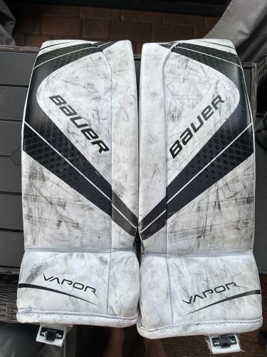 Large Bauer Vapor X700 Goalie Leg Pads (Used)