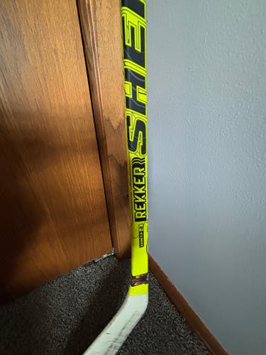 Youth Sher-Wood Right Handed Hockey Stick (Used)