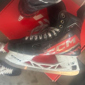 CCM JetSpeed FT6 Pro Hockey Skates Regular Width 8.5 (Used)