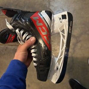 CCM JetSpeed FT6 Pro Hockey Skates Regular Width 9 (Used)