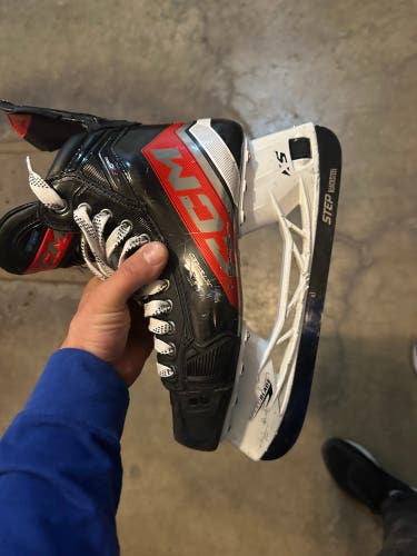 CCM JetSpeed FT6 Pro Hockey Skates Regular Width 9 (Used)
