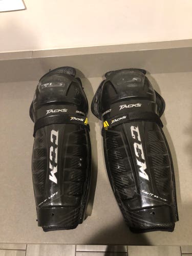 Senior CCM Tacks 9550 13" Shin Pads (Used)