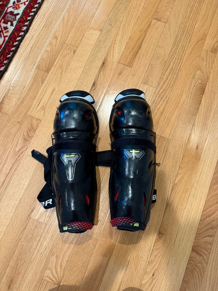 Cracked Intermediate Bauer Vapor Hyperlite 13" Shin Pads  (Heavily Used)
