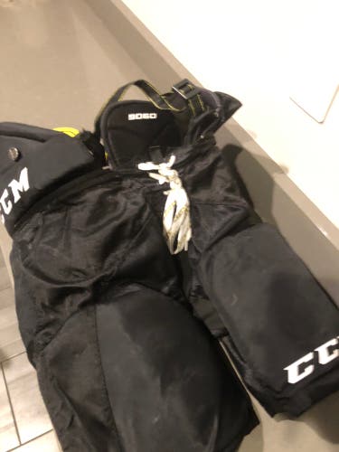 XL Junior CCM Tacks 9060 Hockey Pants (Used)