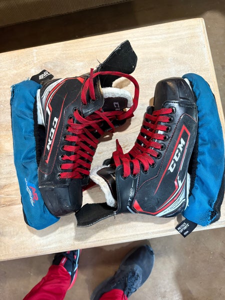 CCM JetSpeed 340 Hockey Skates Regular Width   Size 5 (Used)