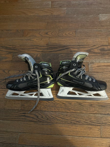 Barely Used Bauer GSX Hockey Goalie Skates Regular Width  Size 4.5