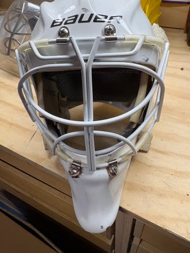 Senior 2020 Bauer 950X Goalie Mask (Used)
