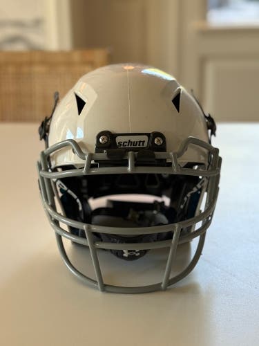 Youth Medium Schutt Vengeance A11 Helmet (New)
