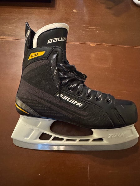 Bauer Supreme 140 Regular Width 8 (New)