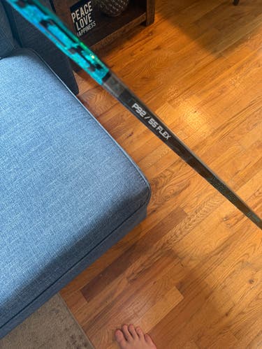 Like new - Intermediate Bauer Twitch Right Handed Hockey Stick P92 (Used)