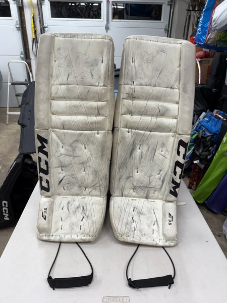 White Used 28" Junior CCM Extreme Flex E3.5 Goalie Leg Pads