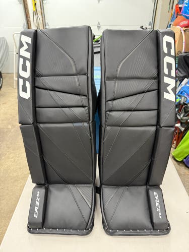 30" CCM Eflex 6.5 Goalie Leg Pads (New)