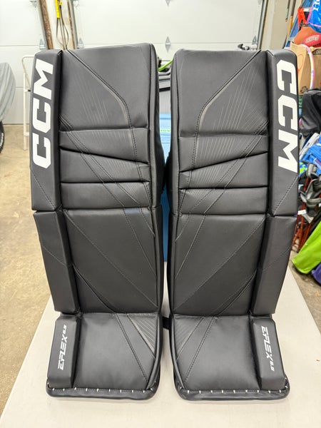 28"  CCM Eflex 6.5 Goalie Leg Pads (New)