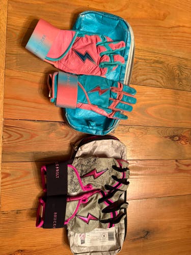 Bruce Bolt batting gloves Max Clark