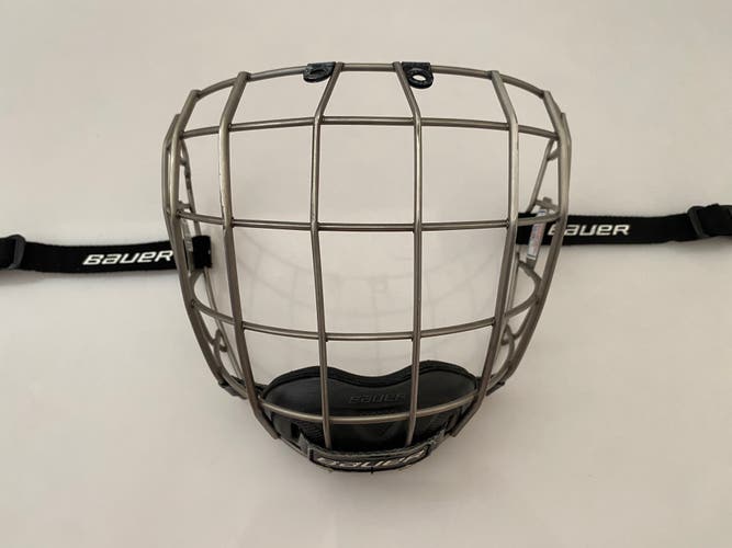 Senior Bauer FM Re-Akt Oval Titanium Hockey Cage Medium reakt