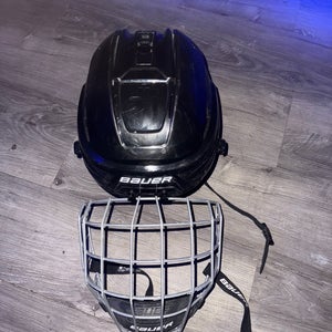 Medium Bauer Re-Akt 85 Helmet (Used)