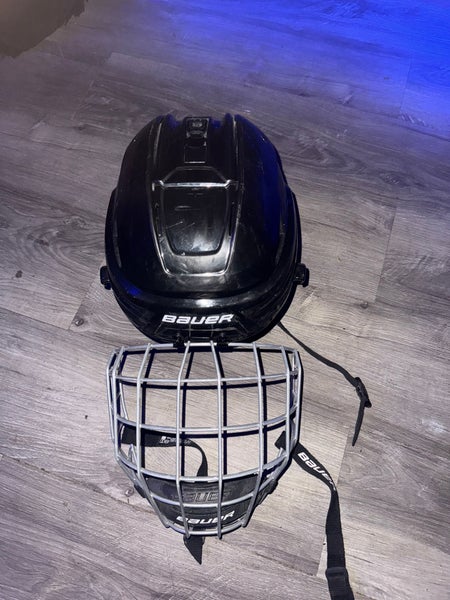 Medium Bauer Re-Akt 85 Helmet (Used)
